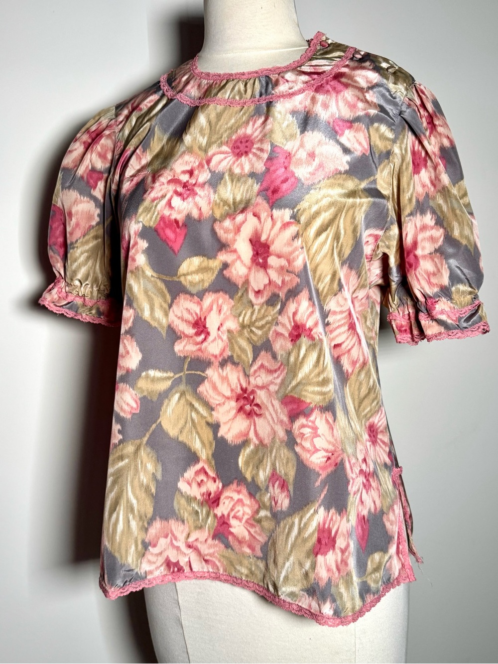 1960s Handmade Floral Satin Blouse Pink Rose Puff Sleeve Romantic True Vintage